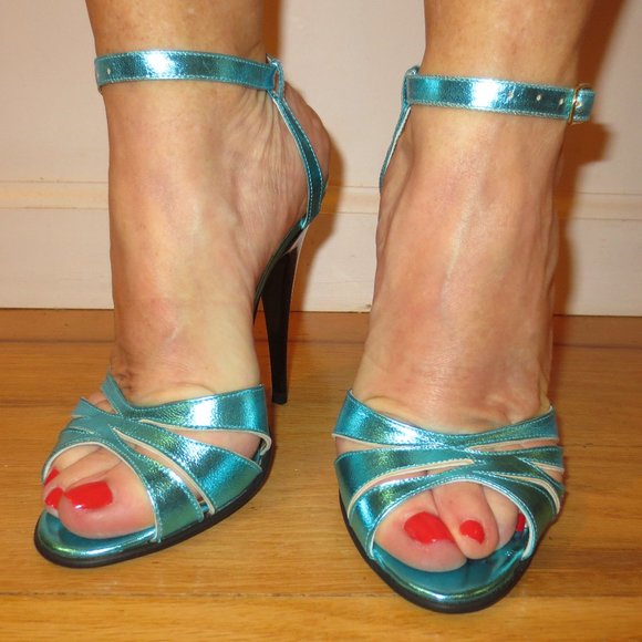 NIB Beautiful FUSS Metallic Turquoise Ankle Strap Stiletto Sandals - Picture 1 of 9
